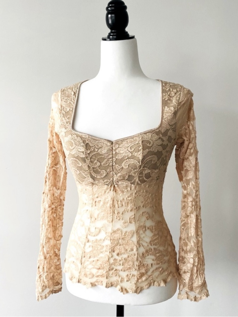 Papillon Blanc Beige Lace Scoop Neck Top